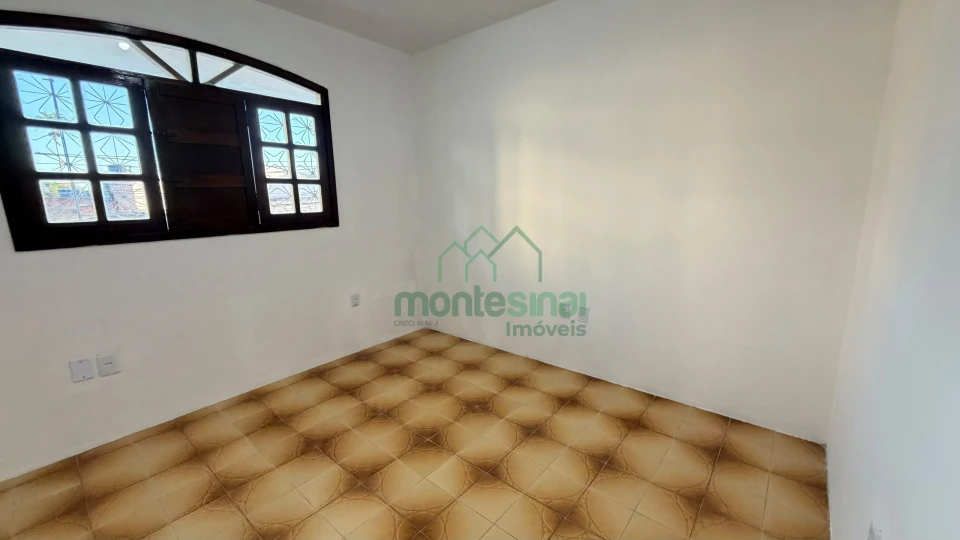 Casa comercial para locação no Heliópolis por R$4.700,00