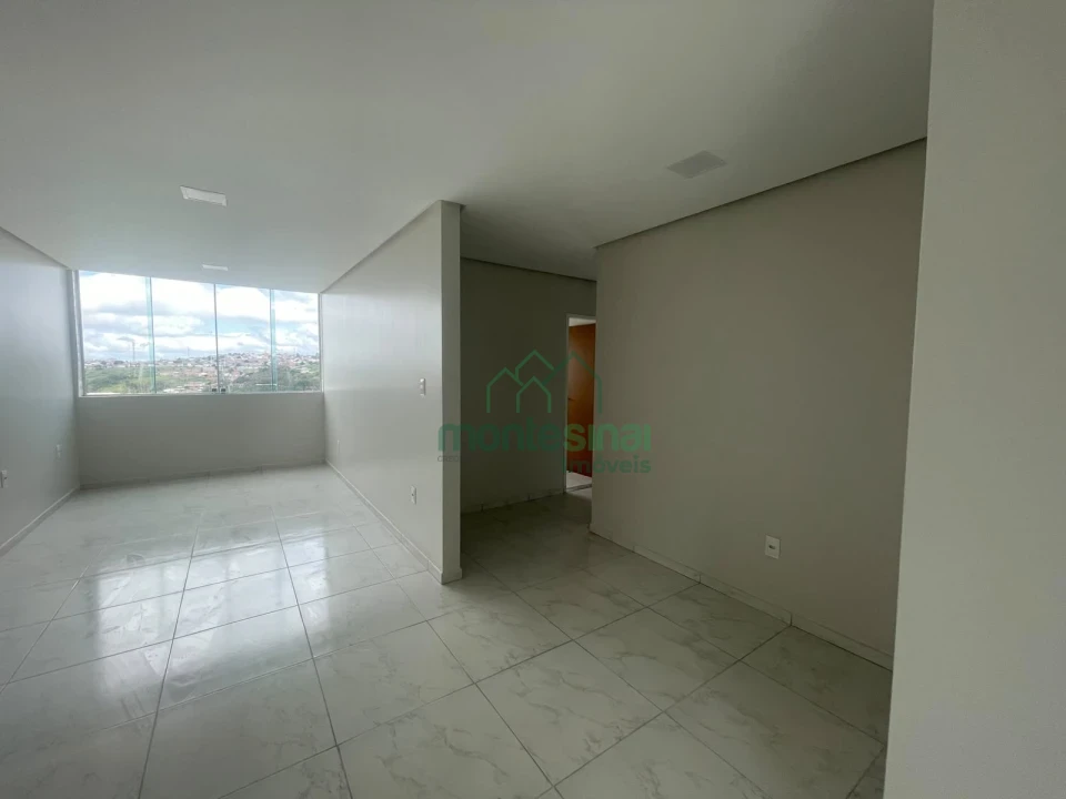 Apartamento para locação no Heliópolis com três quartos e varanda por R$2.500,00