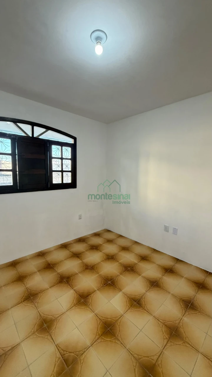 Casa comercial para locação no Heliópolis por R$4.700,00