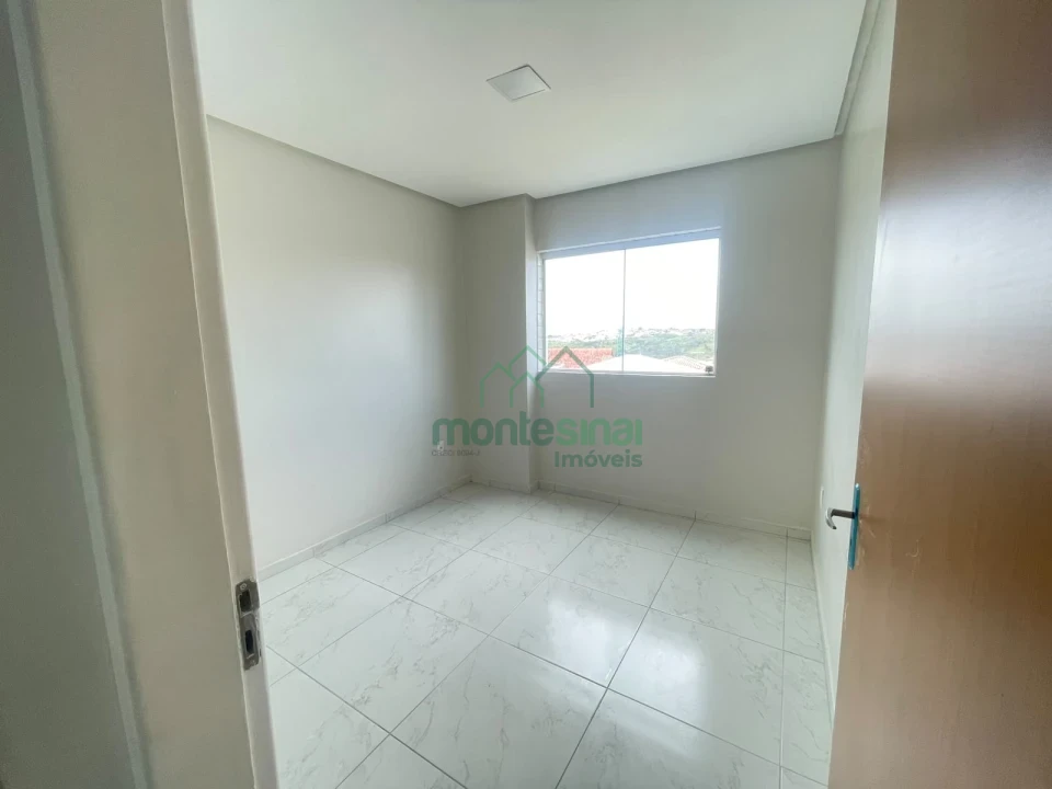 Apartamento para locação no Heliópolis com três quartos e varanda por R$2.500,00
