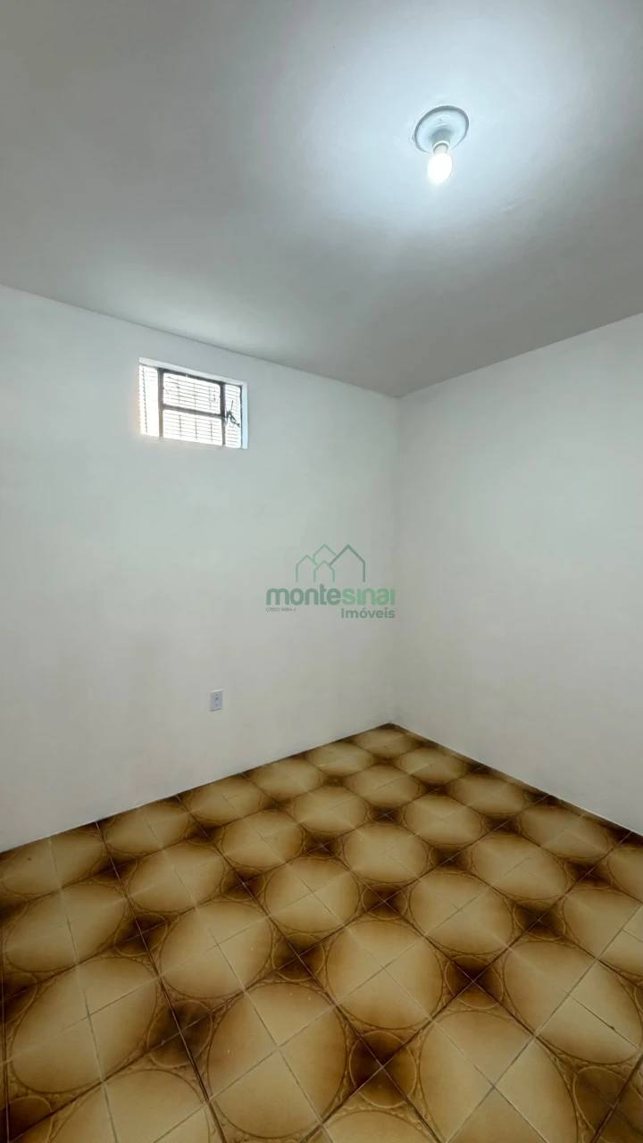 Casa comercial para locação no Heliópolis por R$4.700,00
