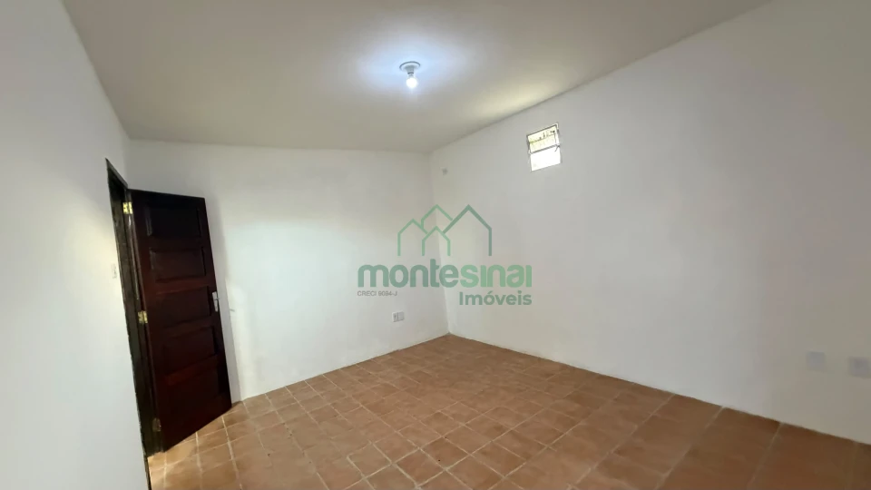 Casa comercial para locação no Heliópolis por R$4.700,00