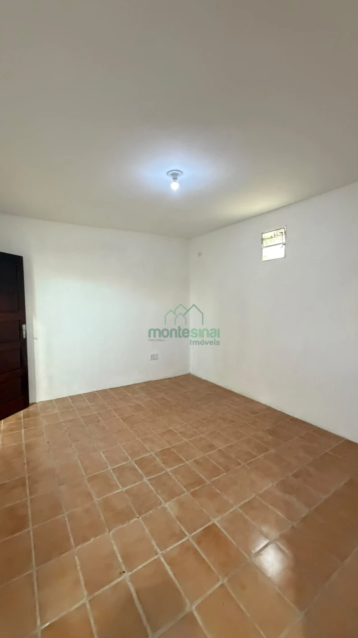 Casa comercial para locação no Heliópolis por R$4.700,00