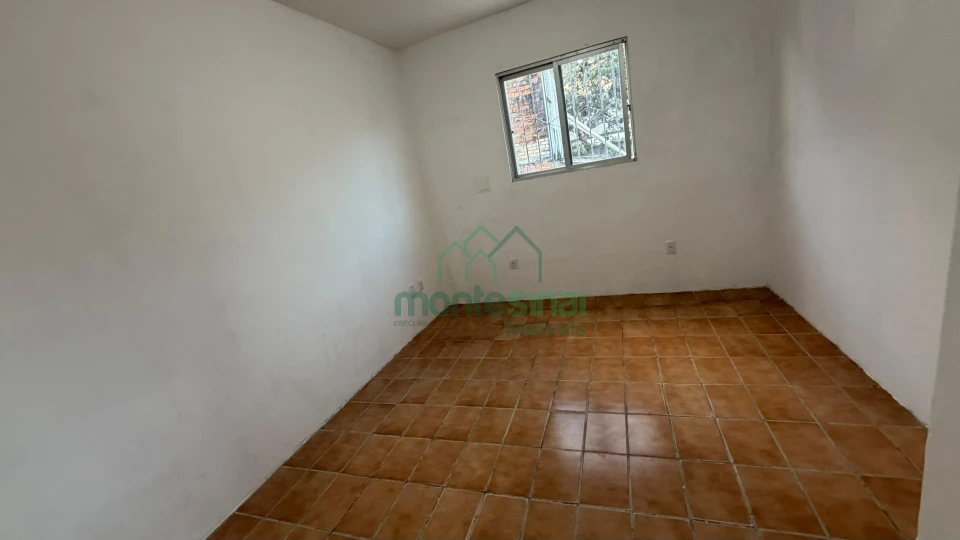 Casa comercial para locação no Heliópolis por R$4.700,00