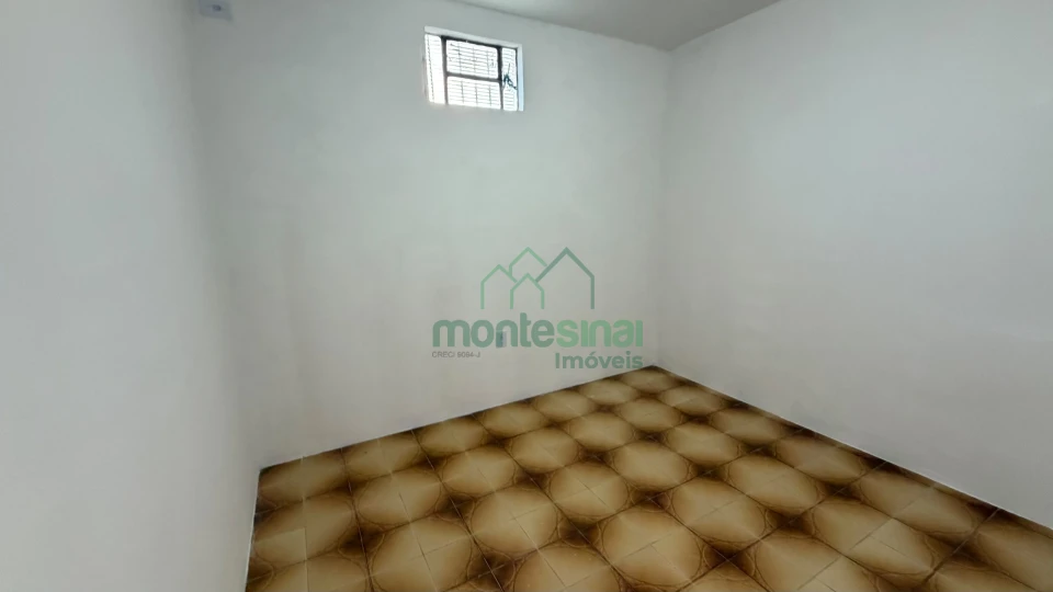 Casa comercial para locação no Heliópolis por R$4.700,00