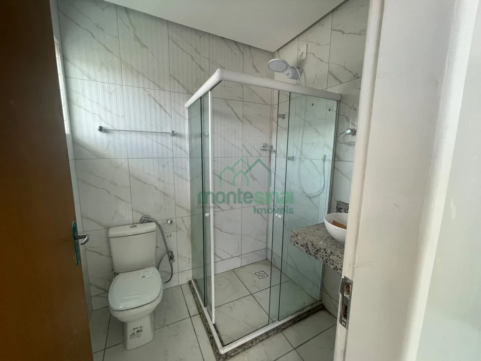 Apartamento para locação no Heliópolis com três quartos e varanda por R$2.500,00