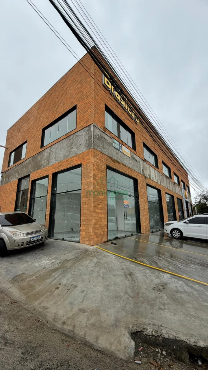 Sala comercial para locação no Heliópolis por R$3.000,00