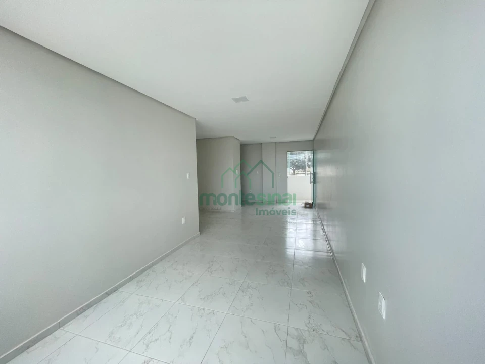 Apartamento para locação no Heliópolis com três quartos e varanda por R$2.500,00