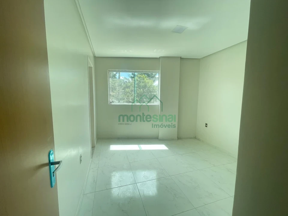Apartamento para locação no Heliópolis com três quartos por R$2.500,00