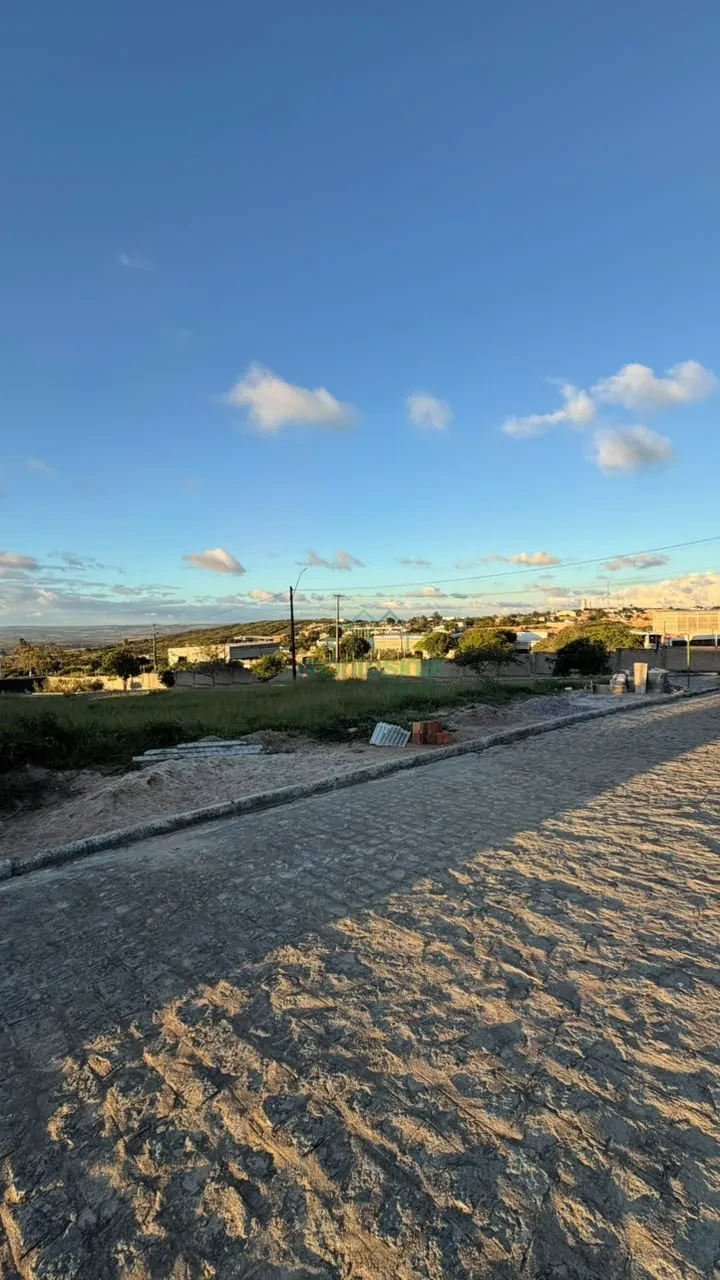 Imagens do imóveis Terreno à venda, 683 m² por R$ 340.000,00 - Condomínio Bellevue - Garanhuns/PE