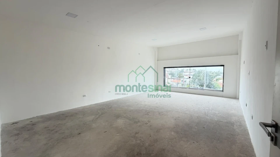 Sala comercial para locação no Heliópolis por R$1.500,00