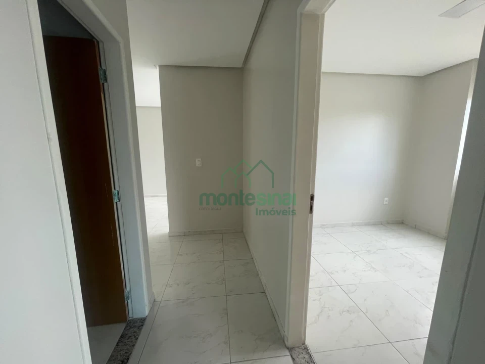 Apartamento para locação no Heliópolis com três quartos e varanda por R$2.500,00