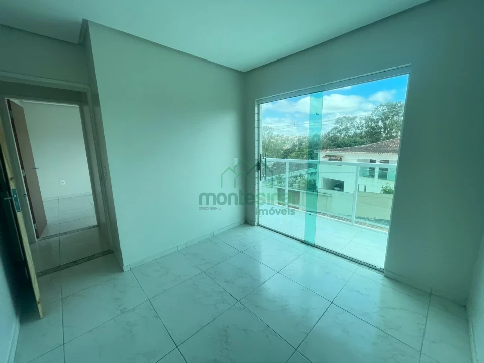 Apartamento para locação no Heliópolis com três quartos e varanda por R$2.500,00