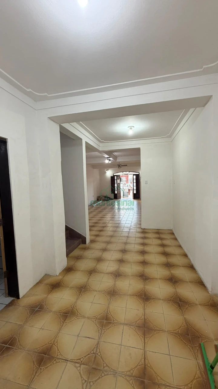 Casa comercial para locação no Heliópolis por R$4.700,00