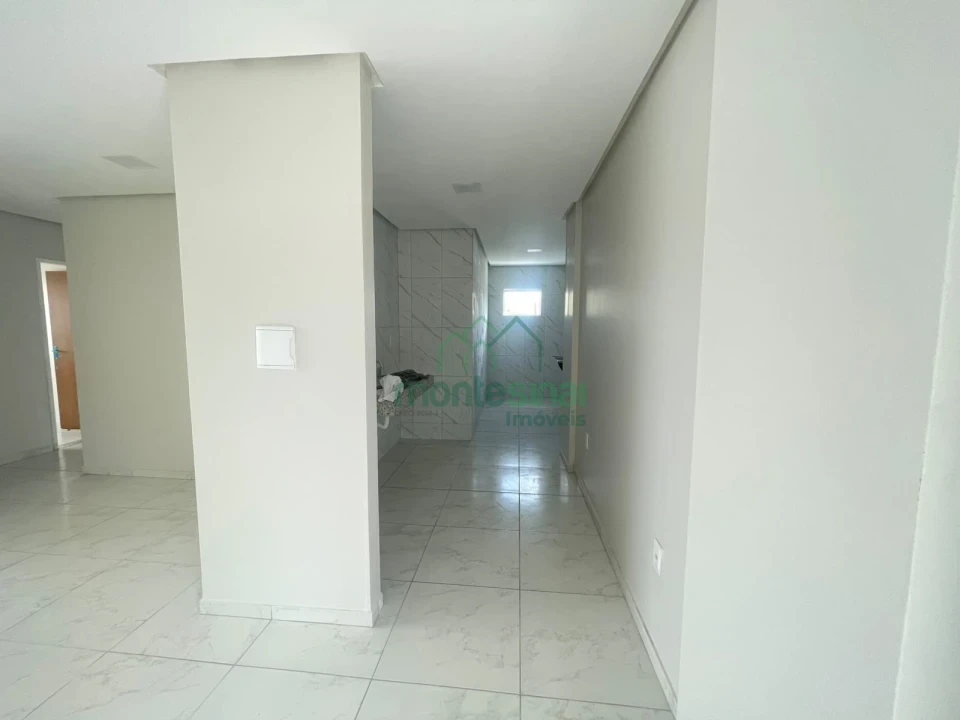 Apartamento para locação no Heliópolis com três quartos e varanda por R$2.500,00