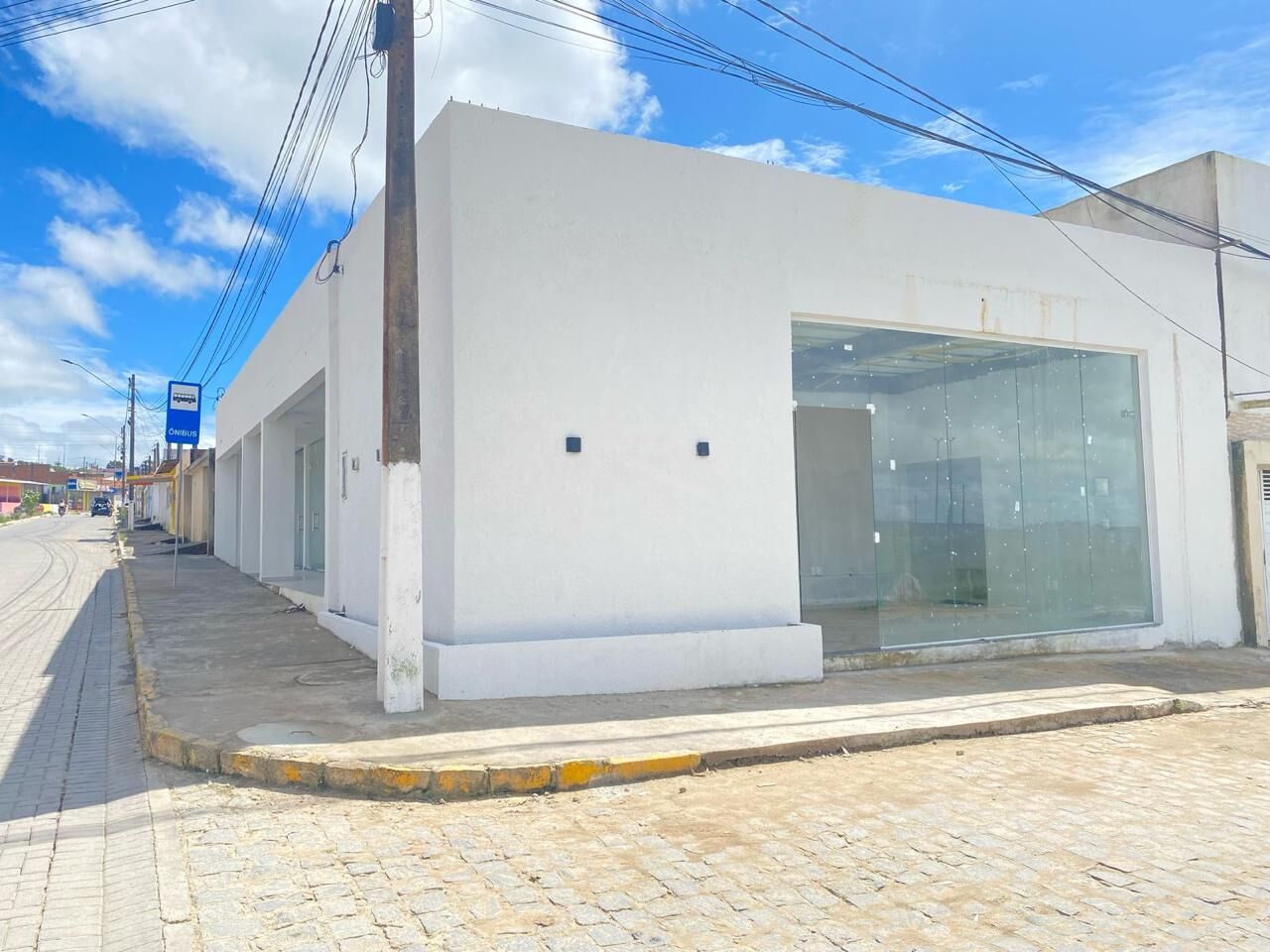 Sala Comercial aluguel por R$ 2.000,00 no Viana e Moura