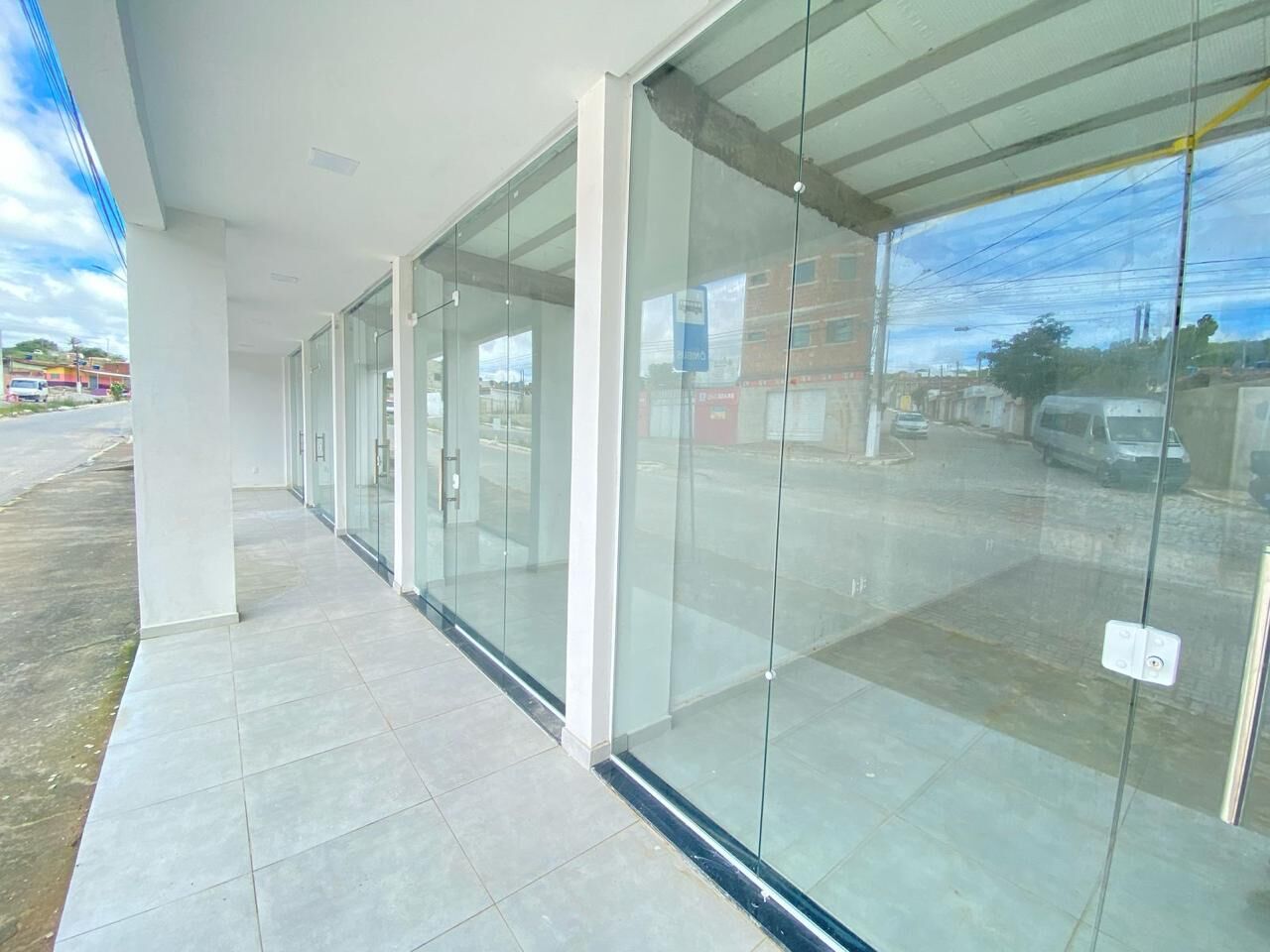 Sala Comercial aluguel por R$ 2.000,00 no Viana e Moura