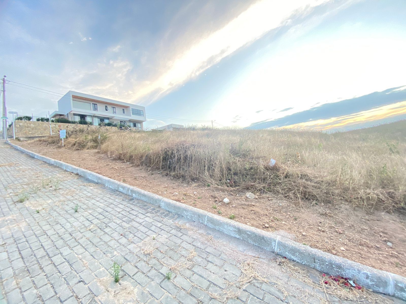 Imagens do imóveis Terreno à venda, por 464,73m² R$ 120.000 - Condomínio Ville des Fluers - Garanhuns/PE