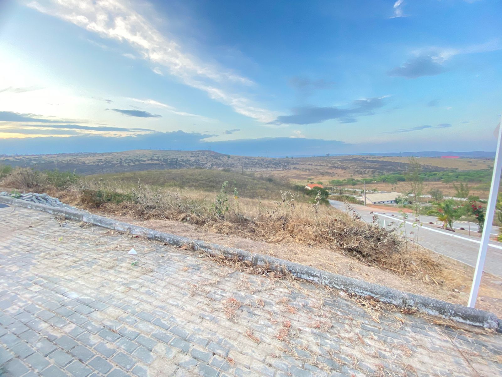 Imagens do imóveis Terreno à venda, por 464,73m² R$ 120.000 - Condomínio Ville des Fluers - Garanhuns/PE