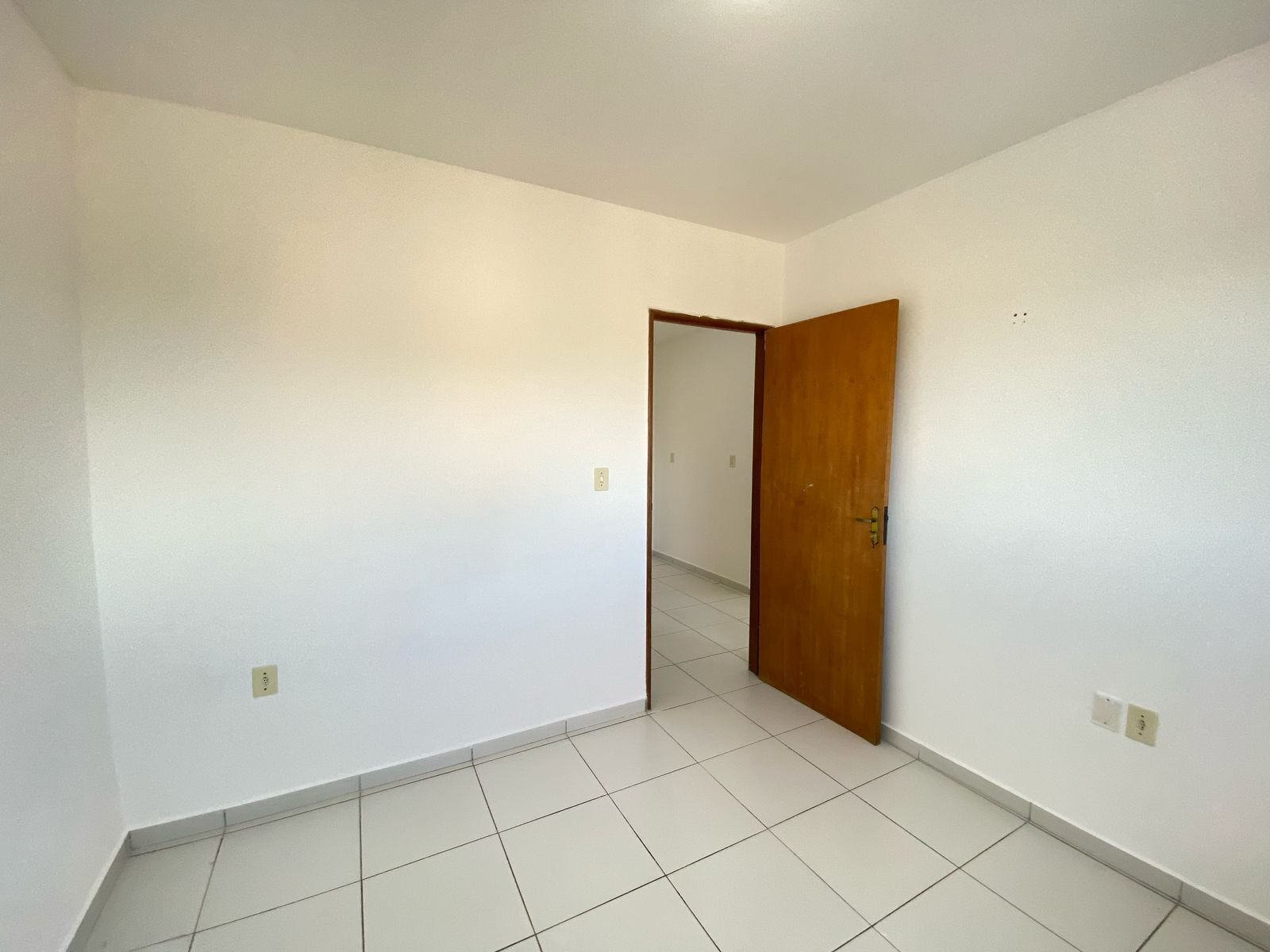 Apartamento padrão, aluguel por R$ 800,00 no bairro  Francisco Simão dos Santos Figueira