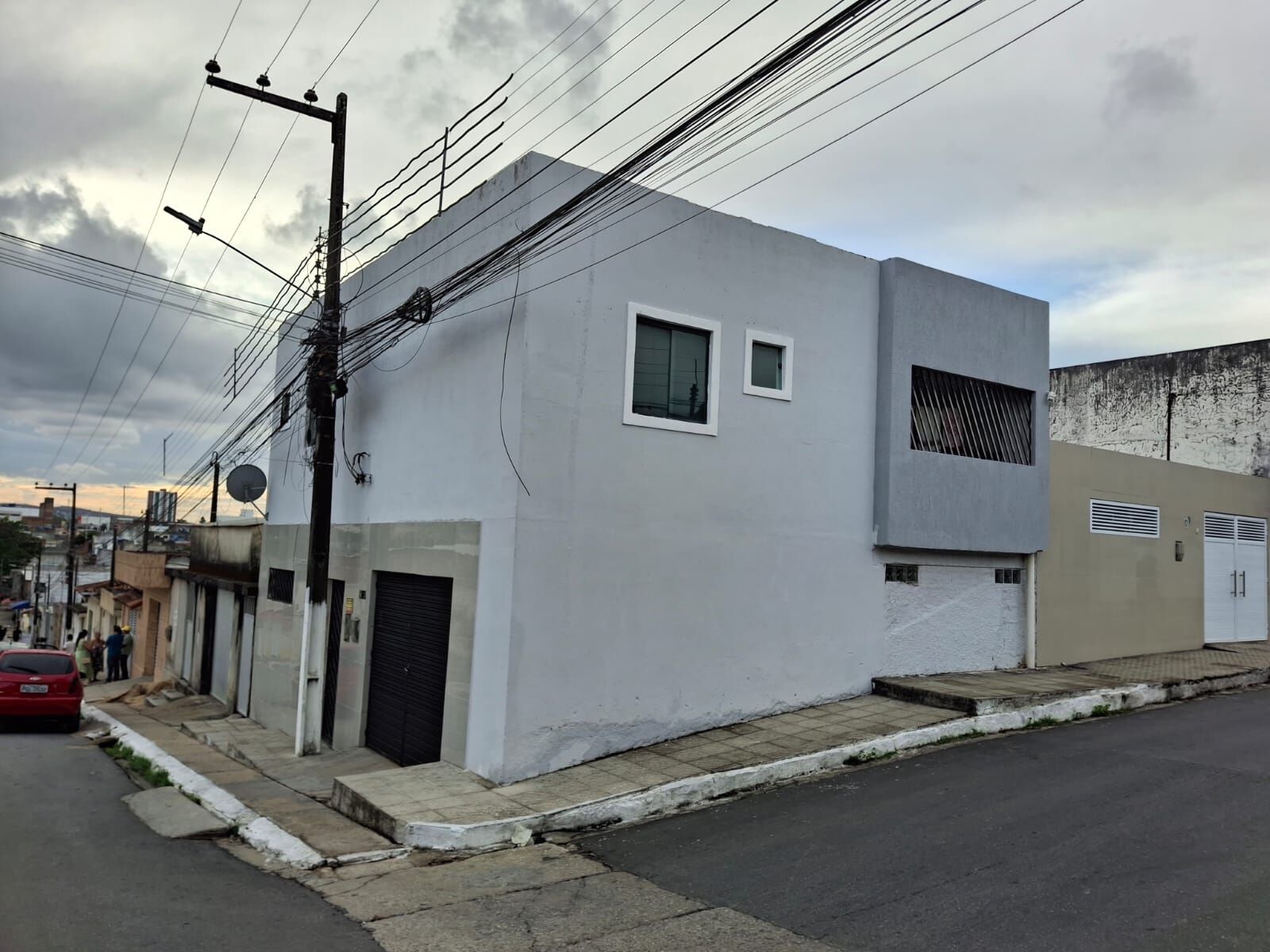 Prédio com dois apartamentos à venda térreo e primeiro andar cohab 1 por R$350.000.00 em Garanhuns-PE