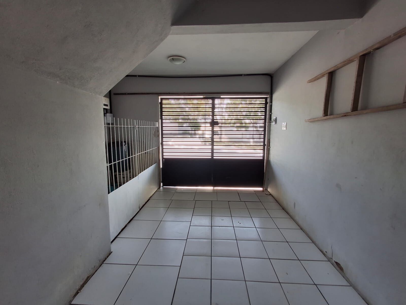 Prédio com dois apartamentos à venda térreo e primeiro andar cohab 1 por R$350.000.00 em Garanhuns-PE