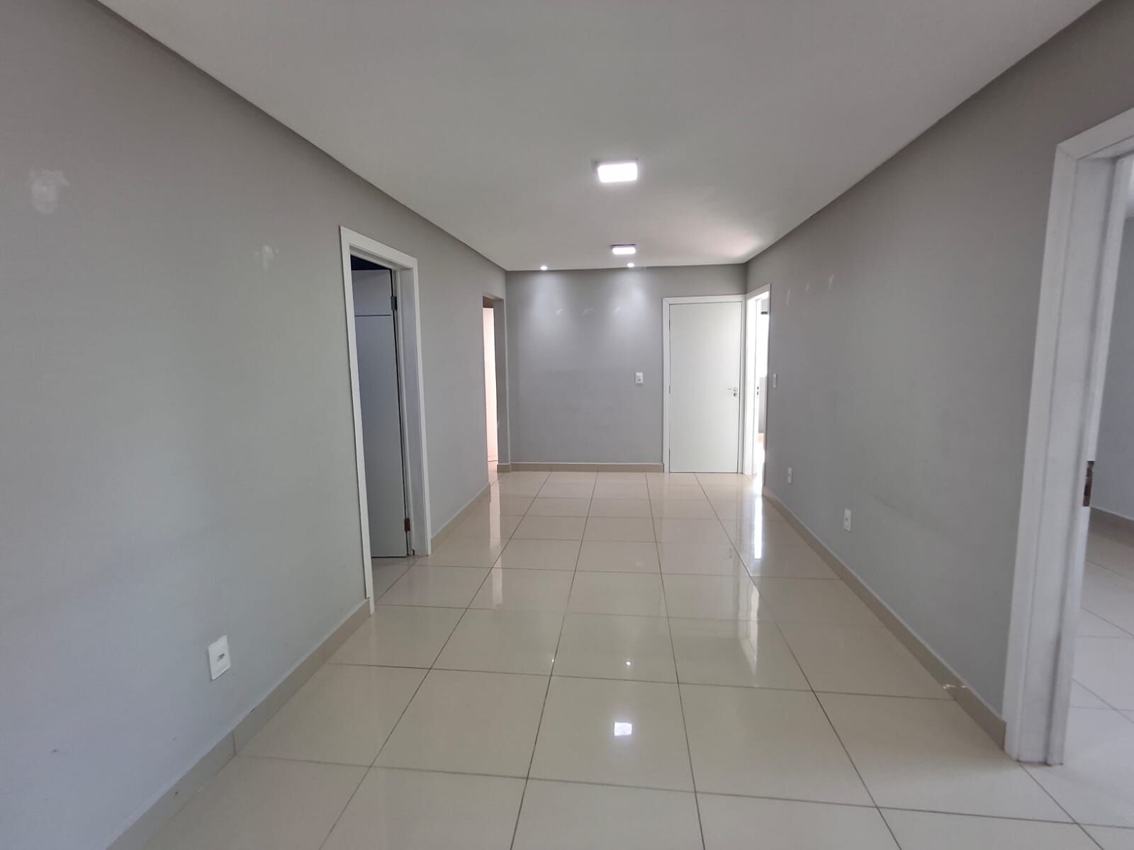 Prédio com dois apartamentos à venda térreo e primeiro andar cohab 1 por R$350.000.00 em Garanhuns-PE