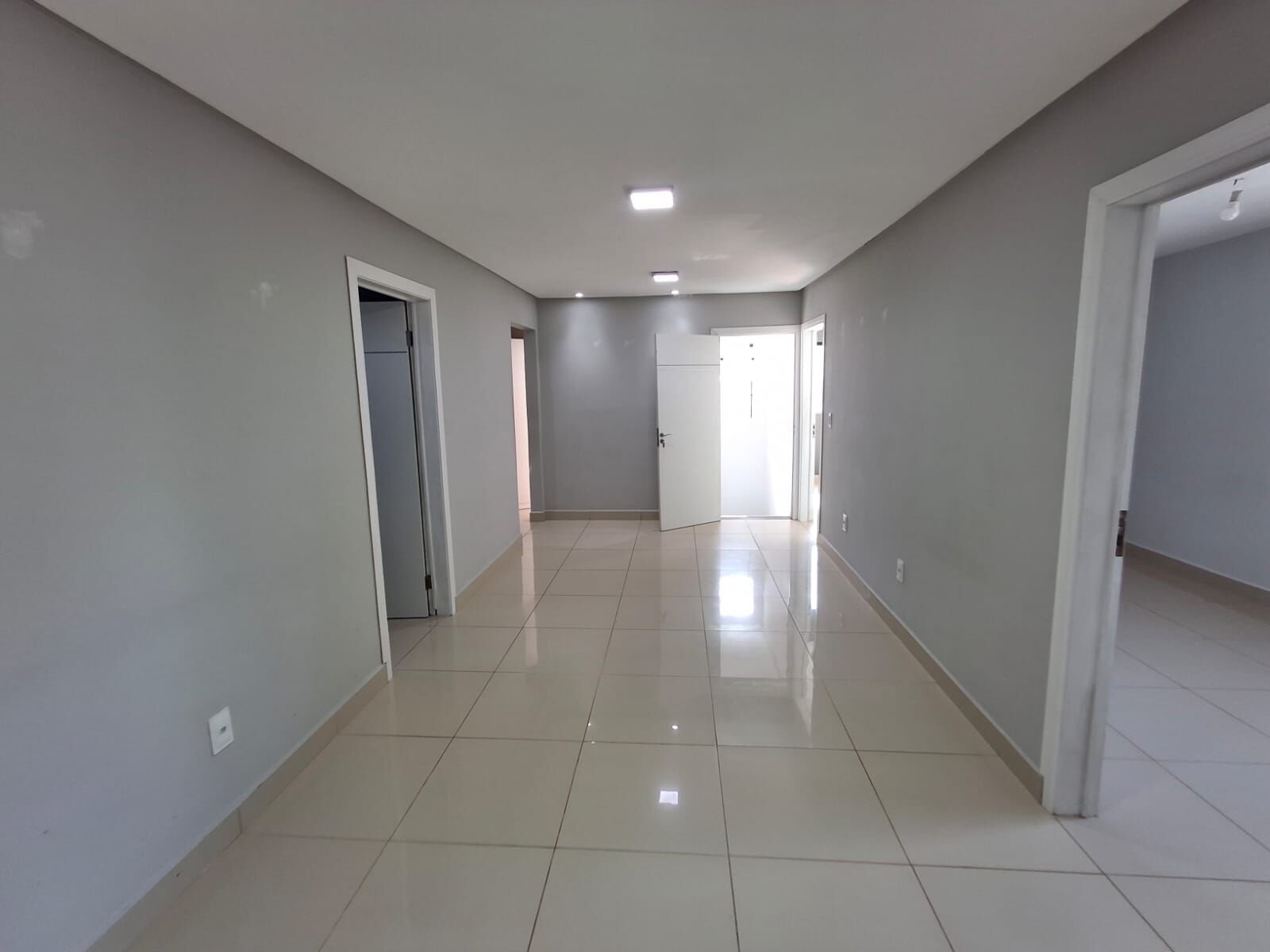 Prédio com dois apartamentos à venda térreo e primeiro andar cohab 1 por R$350.000.00 em Garanhuns-PE