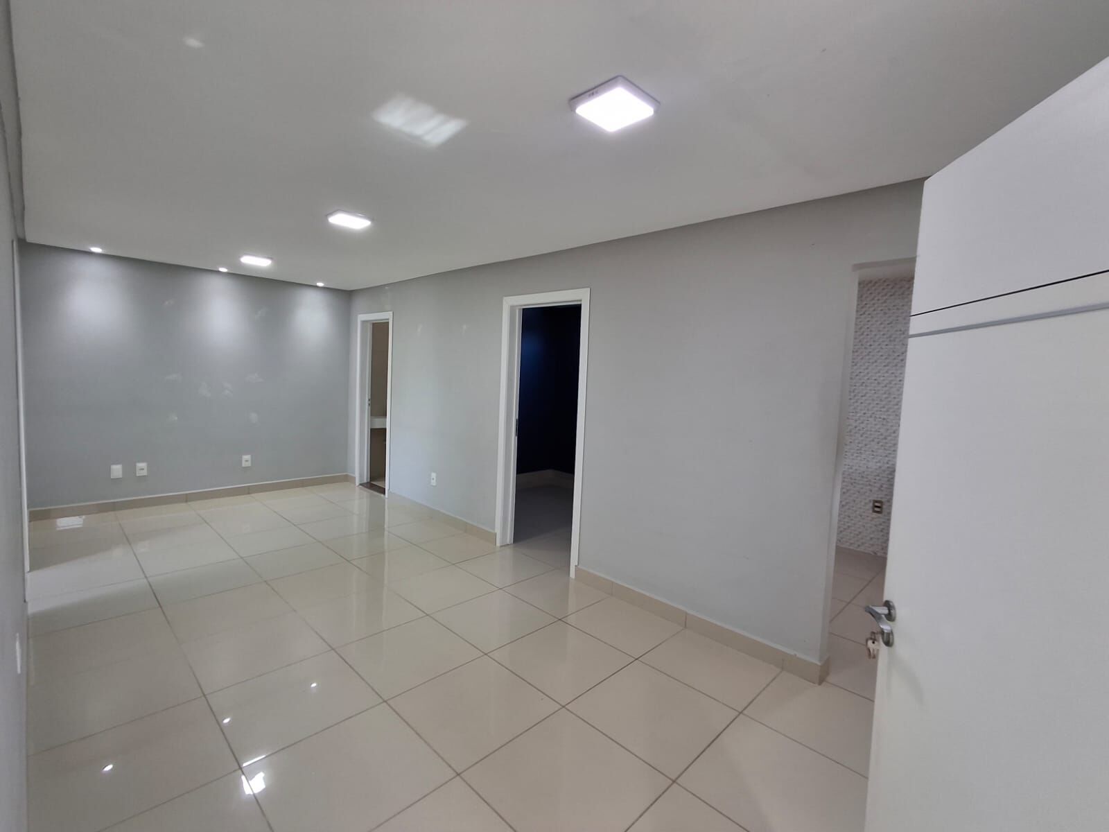 Prédio com dois apartamentos à venda térreo e primeiro andar cohab 1 por R$350.000.00 em Garanhuns-PE