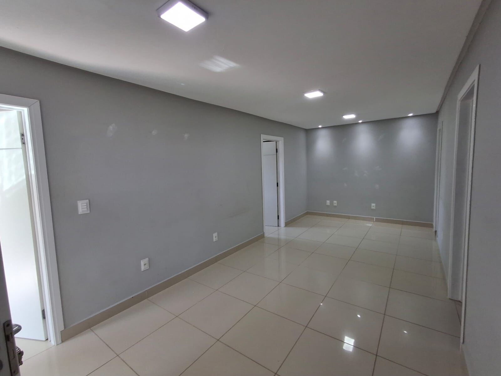 Prédio com dois apartamentos à venda térreo e primeiro andar cohab 1 por R$350.000.00 em Garanhuns-PE