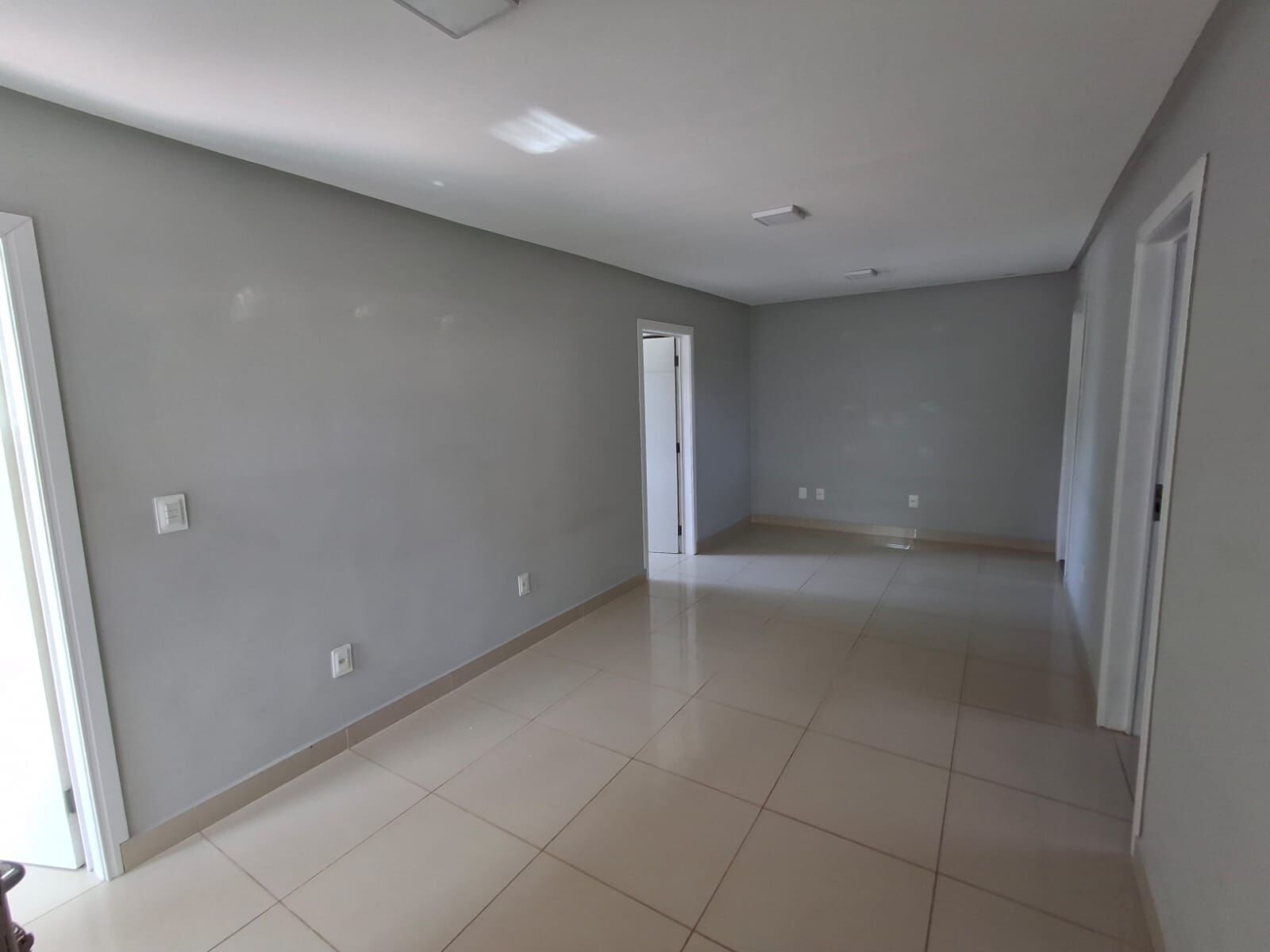 Prédio com dois apartamentos à venda térreo e primeiro andar cohab 1 por R$350.000.00 em Garanhuns-PE