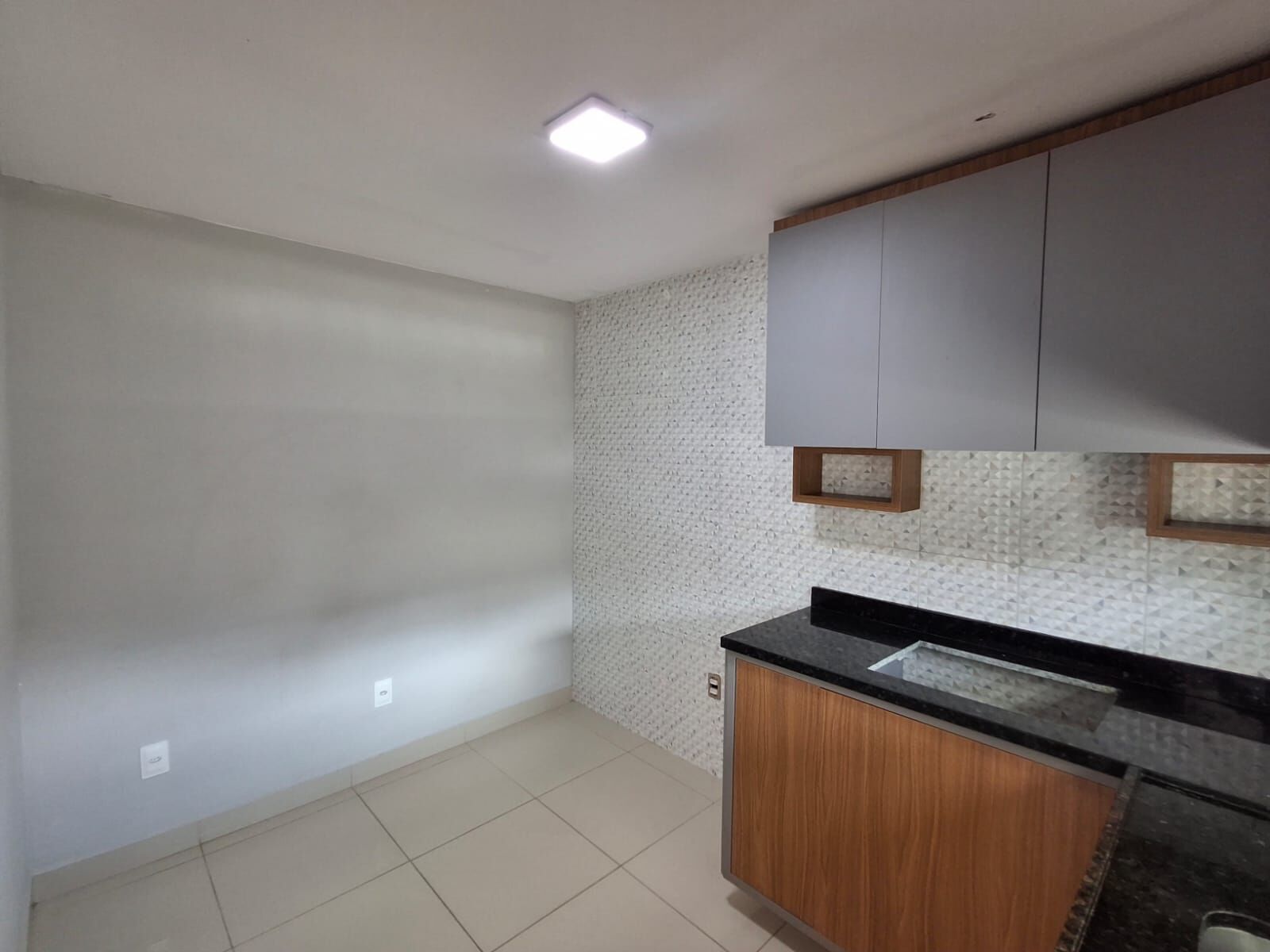 Prédio com dois apartamentos à venda térreo e primeiro andar cohab 1 por R$350.000.00 em Garanhuns-PE