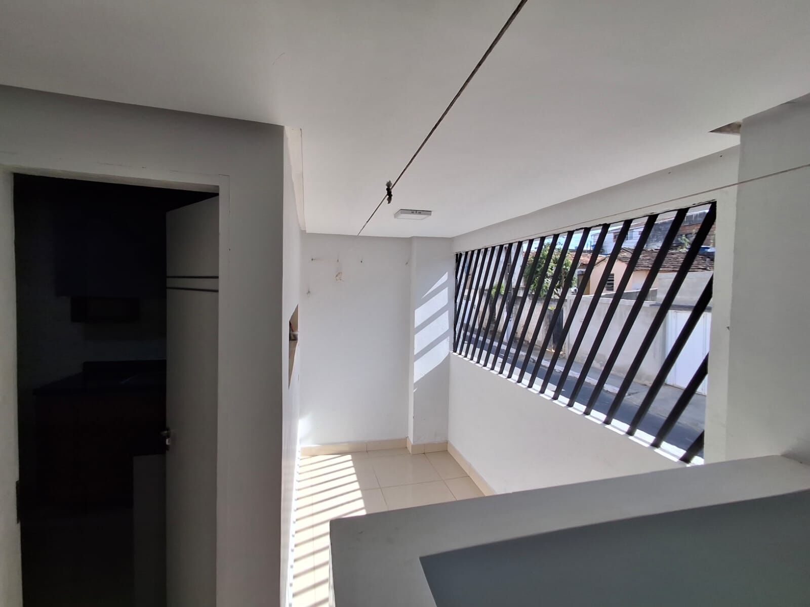 Prédio com dois apartamentos à venda térreo e primeiro andar cohab 1 por R$350.000.00 em Garanhuns-PE