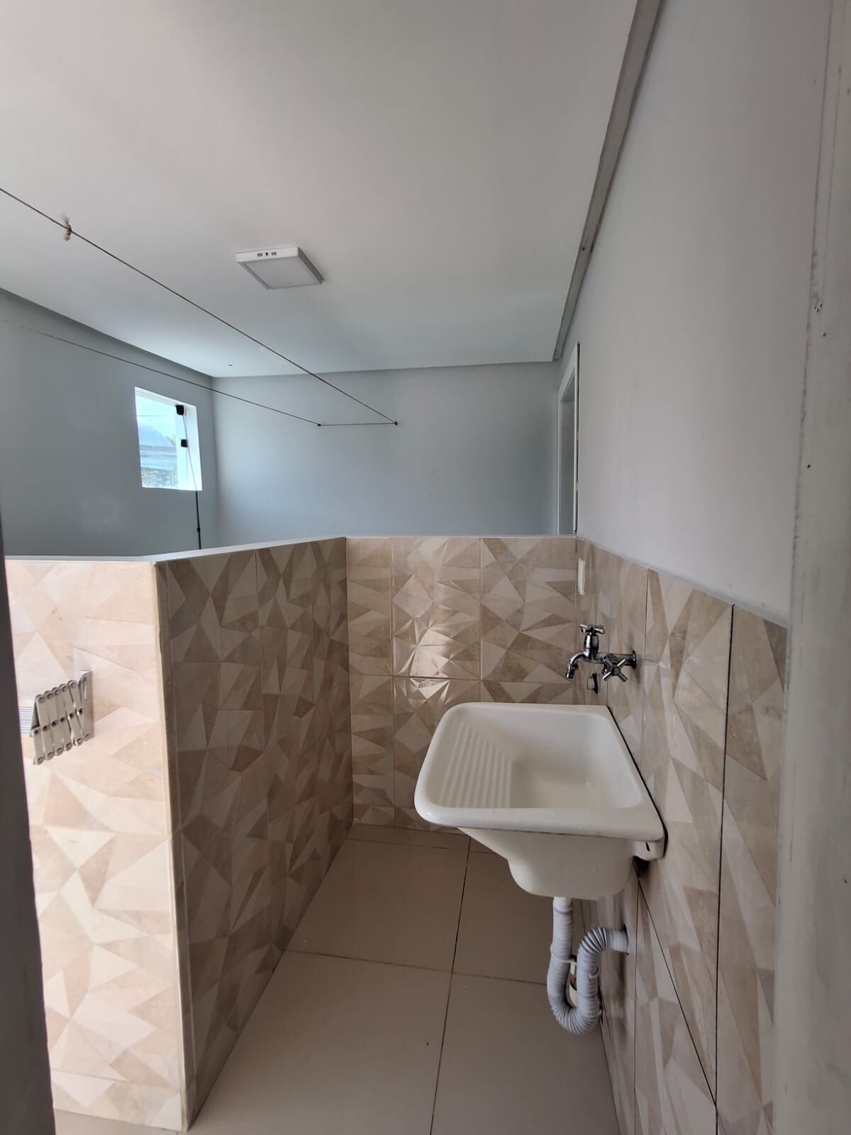 Prédio com dois apartamentos à venda térreo e primeiro andar cohab 1 por R$350.000.00 em Garanhuns-PE