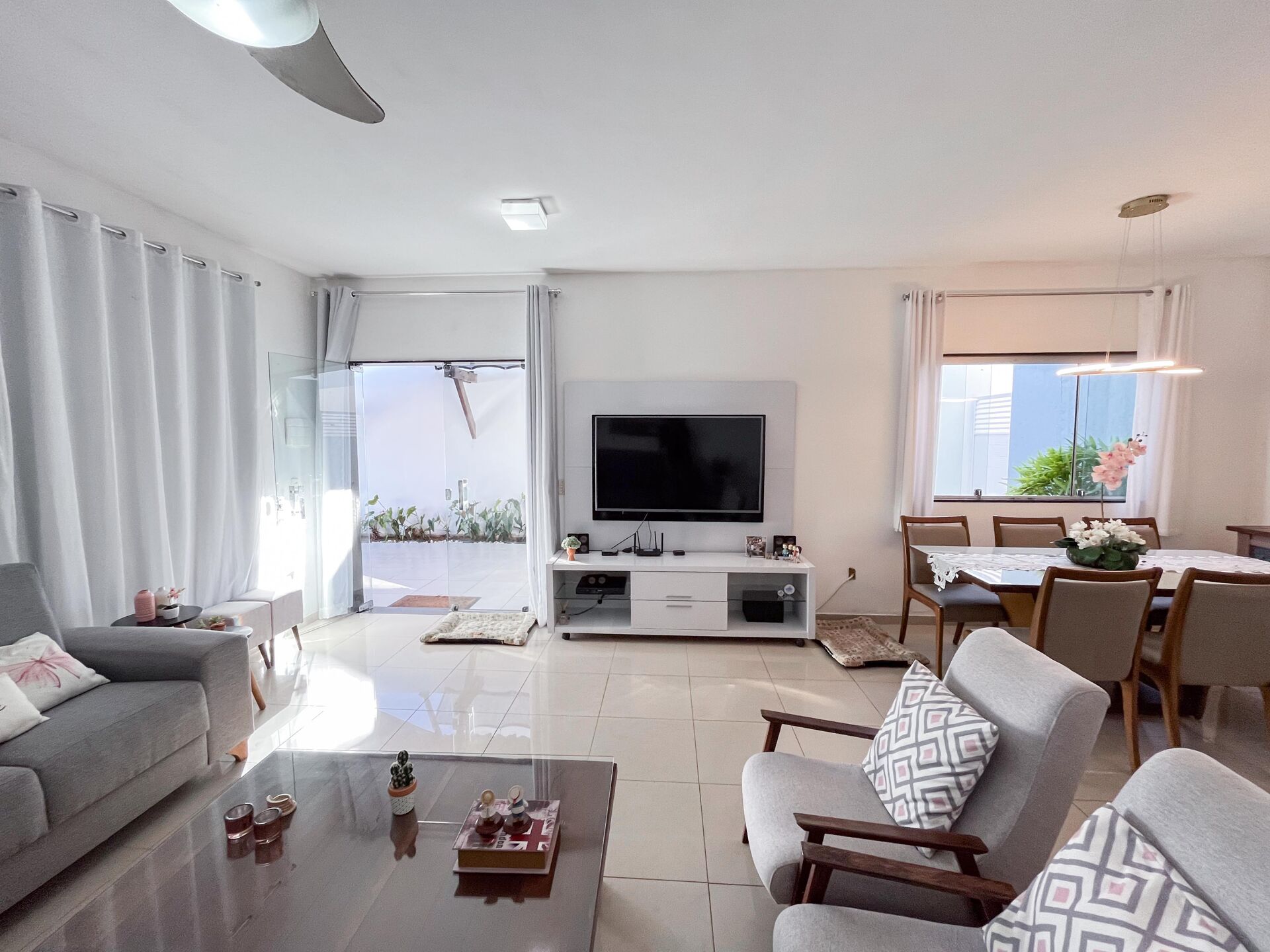 Imagens do imóveis Casa Alto Padrão Por R$ 735.000,00 No Condominio Mont Serrat