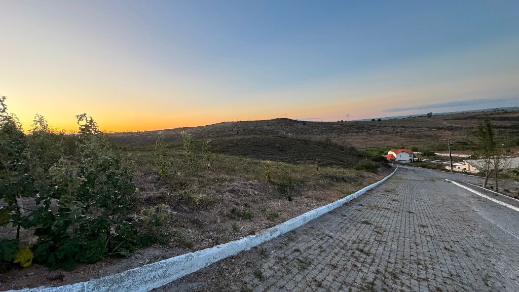 Imagens do imóveis Terreno à venda, 464 m² por R$ 120.000 - Condomínio Ville des Fluers - Garanhuns/PE