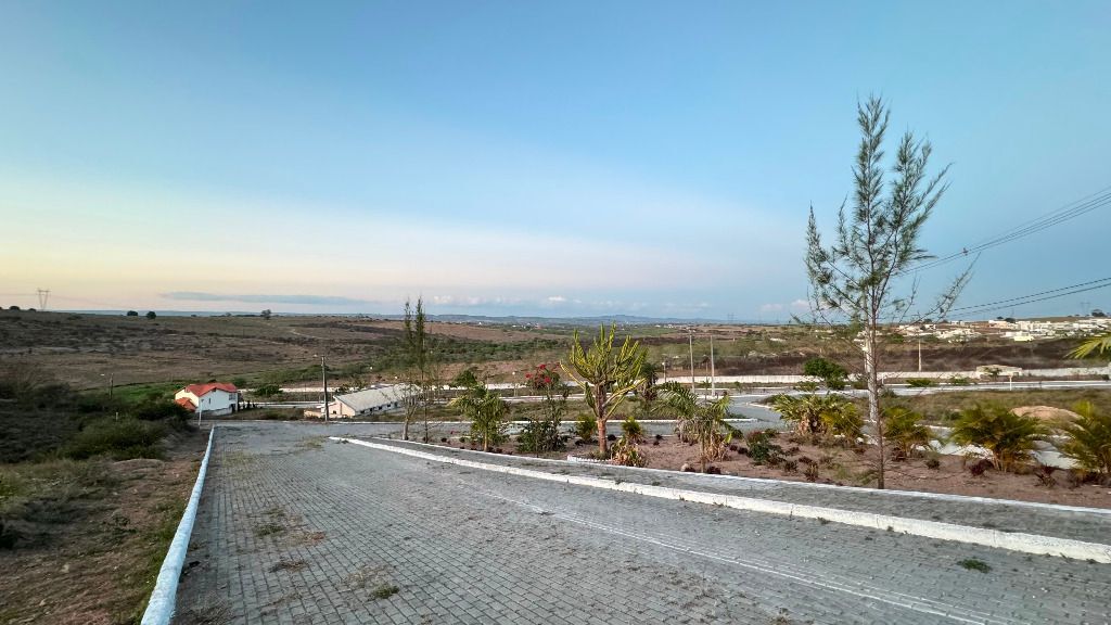Imagens do imóveis Terreno à venda, 464 m² por R$ 120.000 - Condomínio Ville des Fluers - Garanhuns/PE
