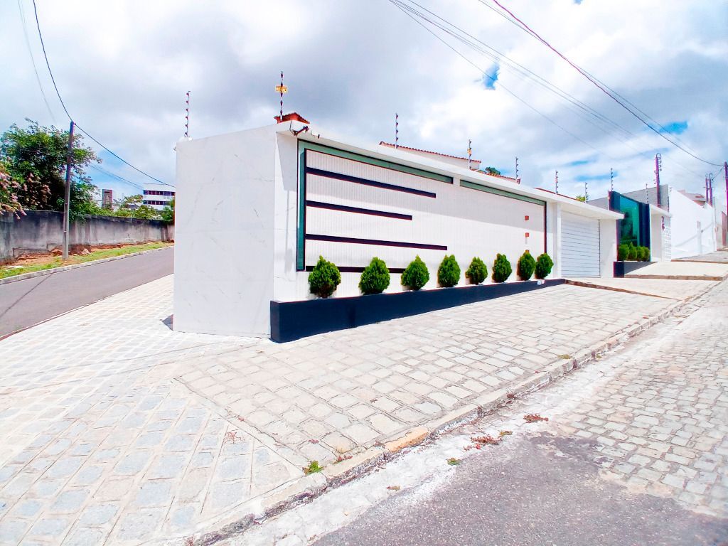 Imagens do imóveis Casa com 4 quartos à venda, 280 m² por R$ 1.500.000 - São José - Garanhuns/PE