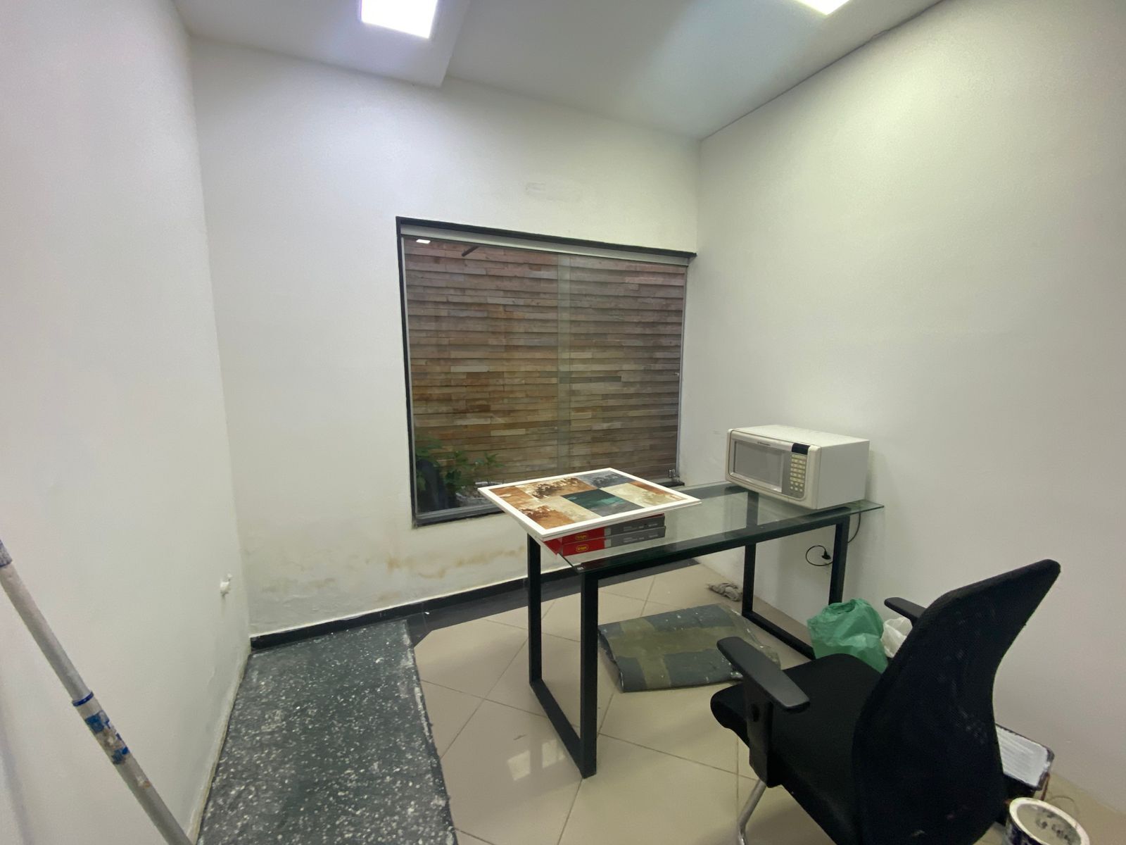 Sala Comercial aluguel por R$ 1.000,00 Lagam da Duque