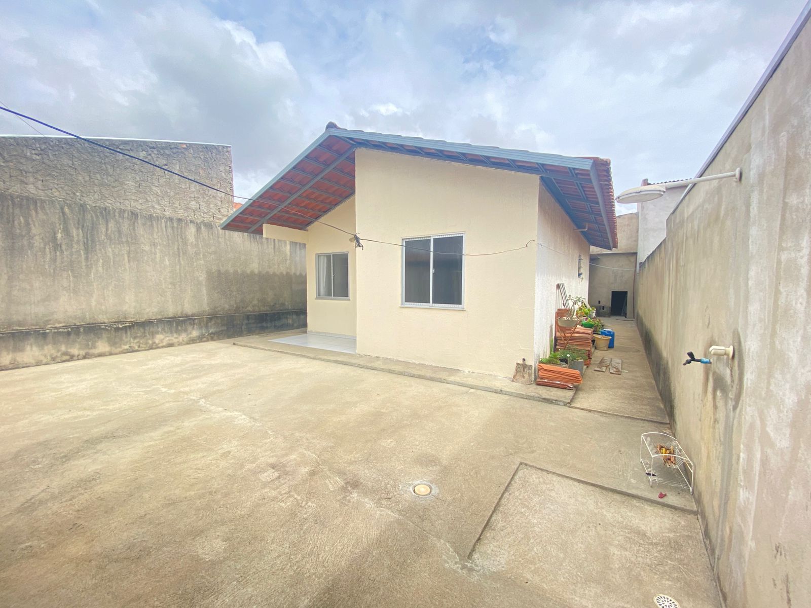Casa Padrão mobiliada para aluguel no Viana e Moura/Dom Helder Câmara Garanhuns/PE R$1300,00