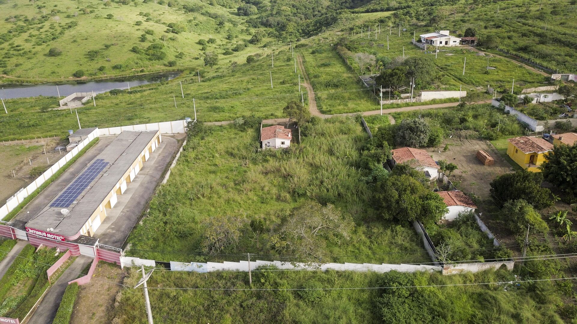 Imagens do imóveis Terreno a venda por  R$ 140.000,00 no bairro Severiano Moraes Filho