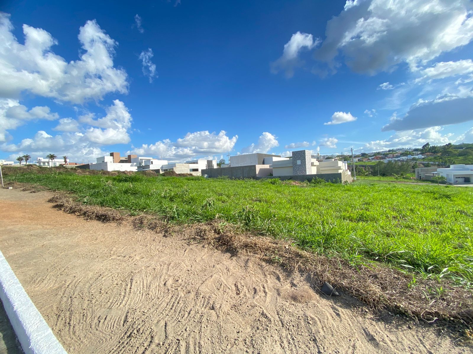 Imagens do imóveis Terreno á venda 420m², por R$150.000,00 no  Condomínio Privê Morada Nobre