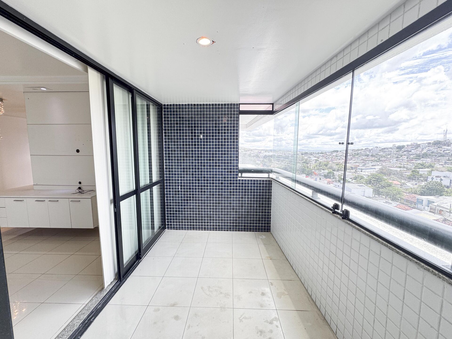 Apartamento para Aluguel Alto Padrão Edifício Portinari por R$ 4.500,00 no bairro Heliópolis - Garanhuns/PE