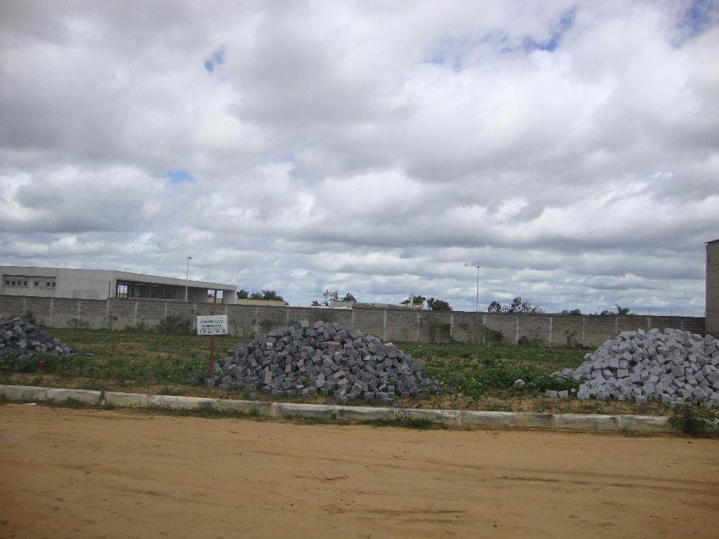 Imagens do imóveis Terreno comercial à venda, 645 m² por R$ 125.000 - Francisco Simão dos Santos Figueira - Cohab 2 - Garanhuns/PE