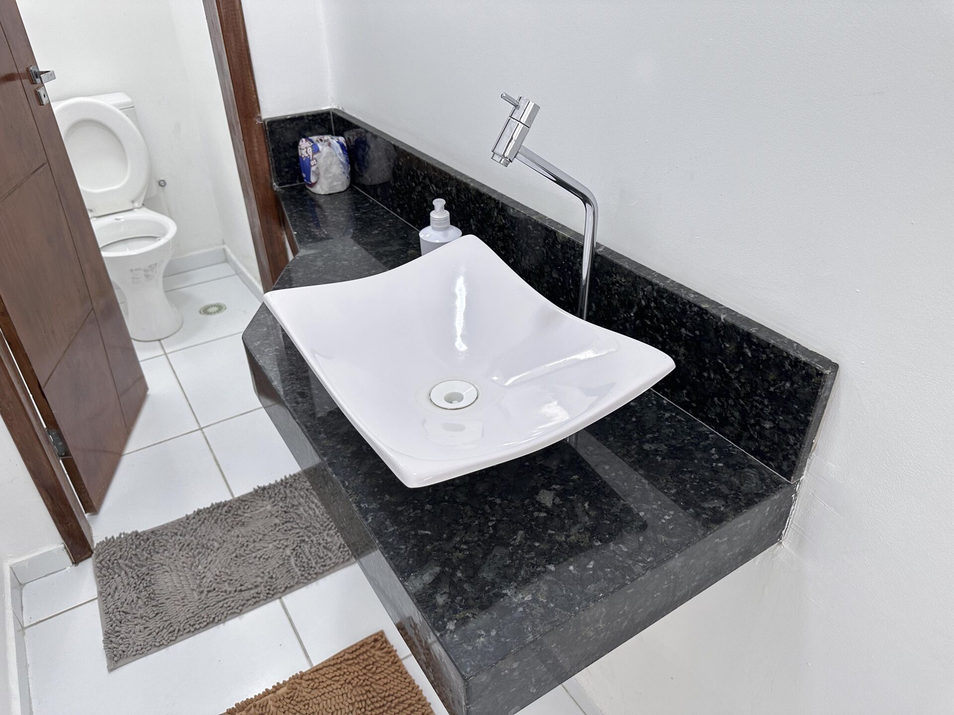 Imagens do imóveis Casa Duplex á venda por R$ 390.000,00 no bairro Aloisio Pinto