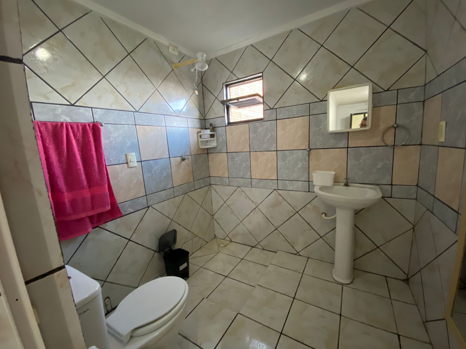 Imagens do imóveis Casa Padrão a venda por R$ 450.000,00 com ponto comercial
