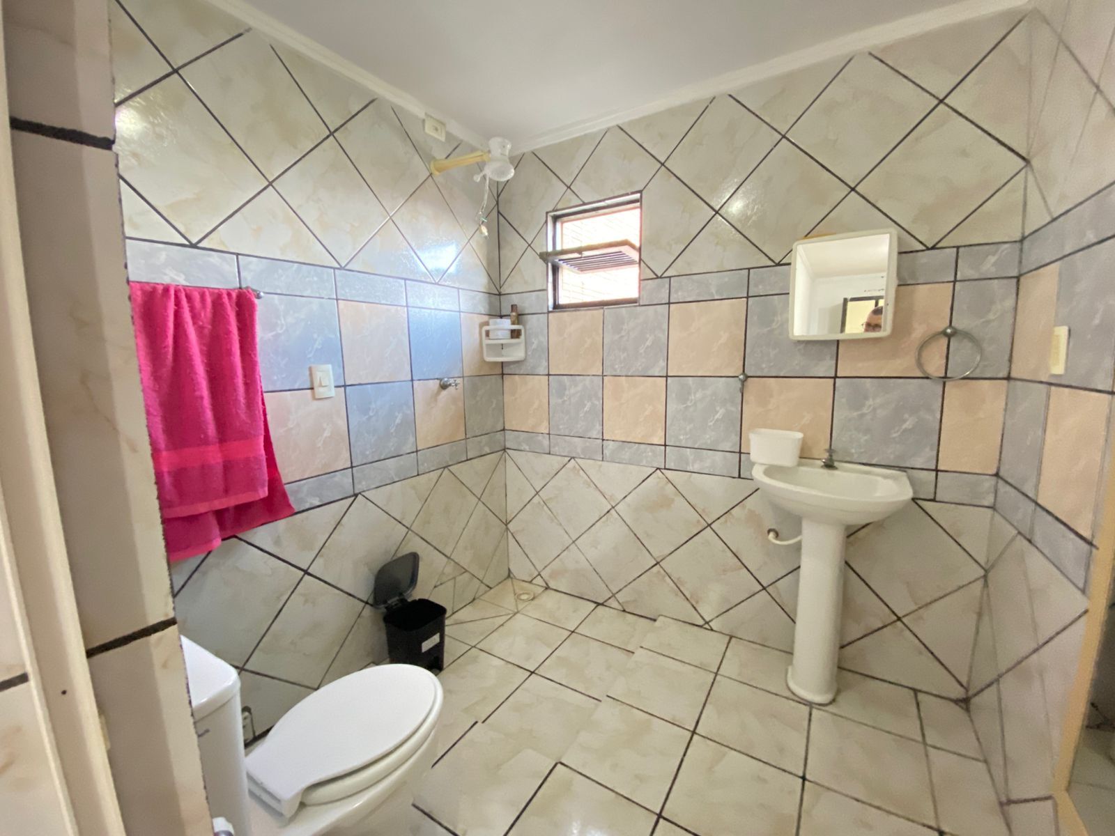 Imagens do imóveis Casa Padrão a venda por R$ 450.000,00 com ponto comercial