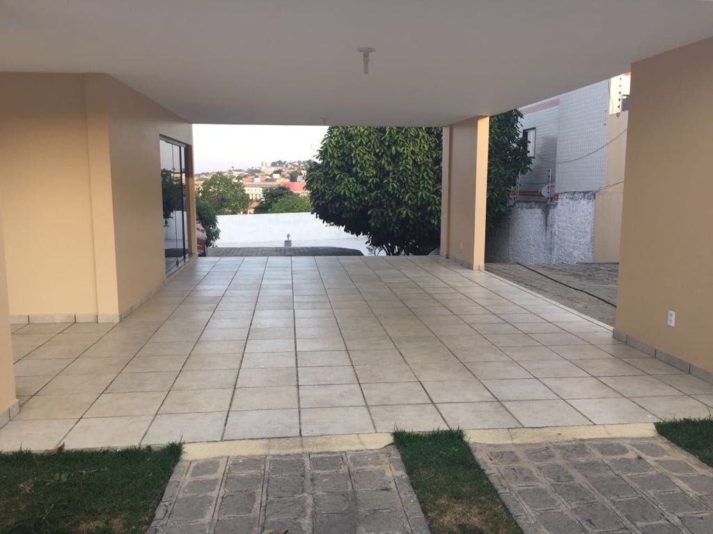 Casa com 5 quartos  à venda, 600 m² por R$ 1.500.000 - Heliópolis - Garanhuns/PE