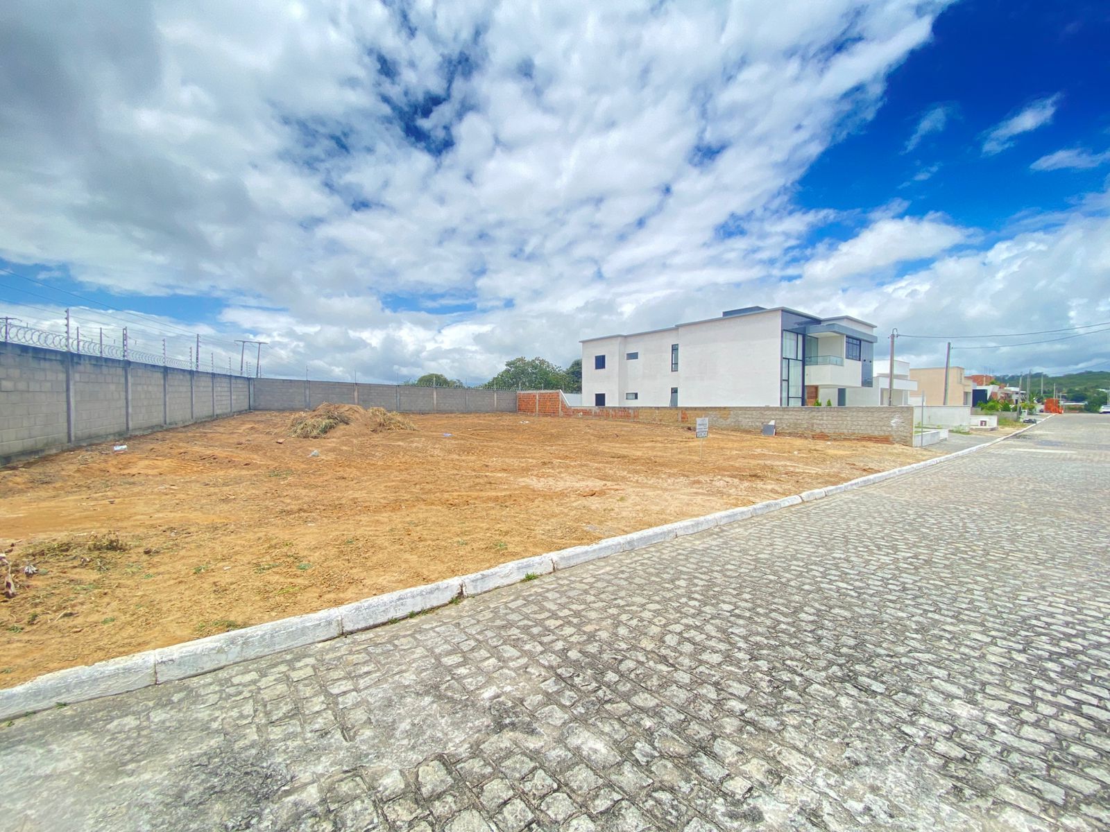 Terreno à venda no bairro Heliópolis em Garanhuns/PE
