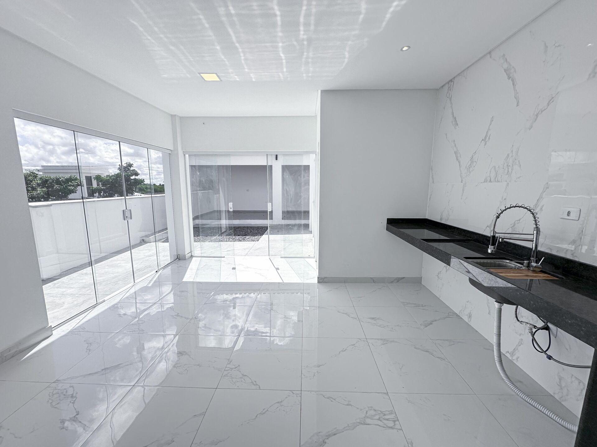 Imagens do imóveis Casa Alto Padrão aluguel por R$ 4.700,00 no condominio Ville De Fluers